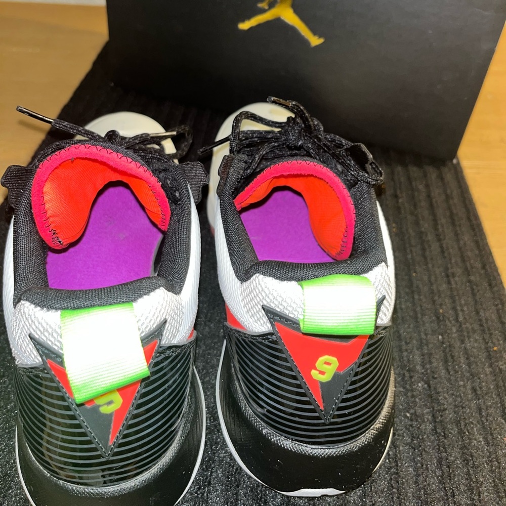 Jordan Zooms - Picture 3 of 6